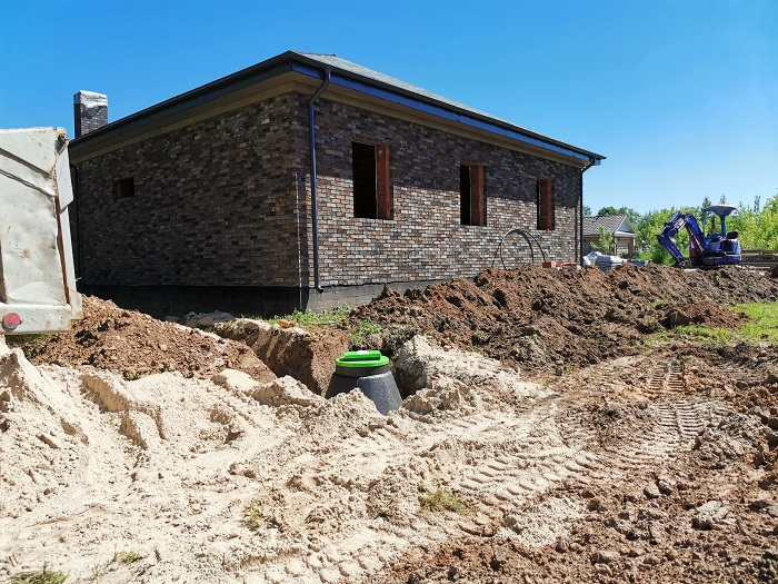 Копка траншей для канализационных труб