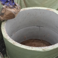 засыпка щебня в дренажный колодец