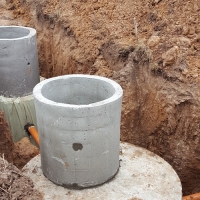 Септик из бетонных колец в три колонны с горловиной