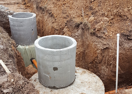 Септик из бетонных колец в три колонны с горловиной
